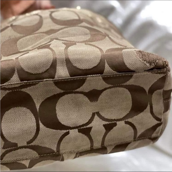 Coach authentic Signature floral appliqué canvas and leather bag. Used. - Picture 7 of 7